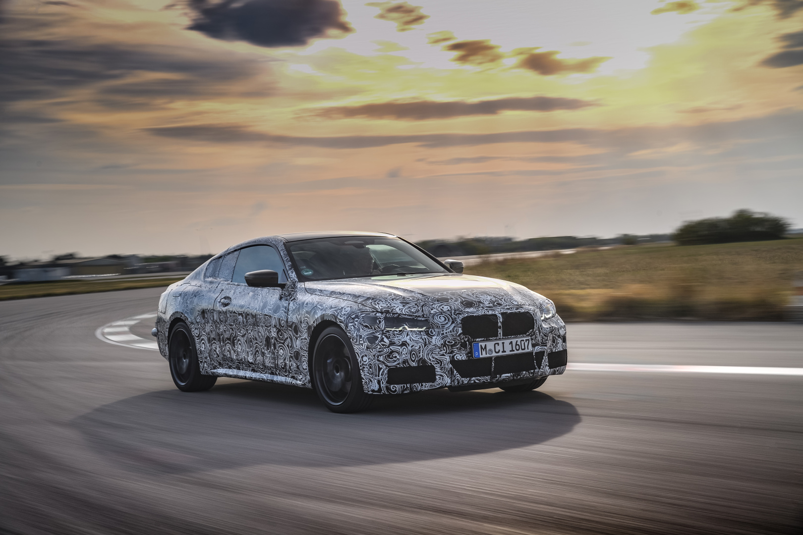 SMALL_P90387886_highRes_the-new-bmw-4-series